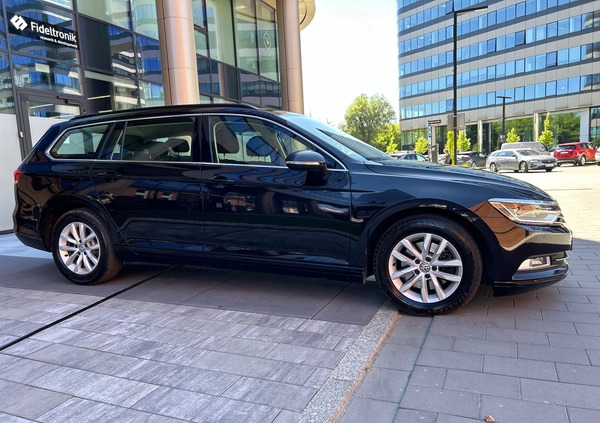 Volkswagen Passat cena 74990 przebieg: 62000, rok produkcji 2019 z Kraków małe 742